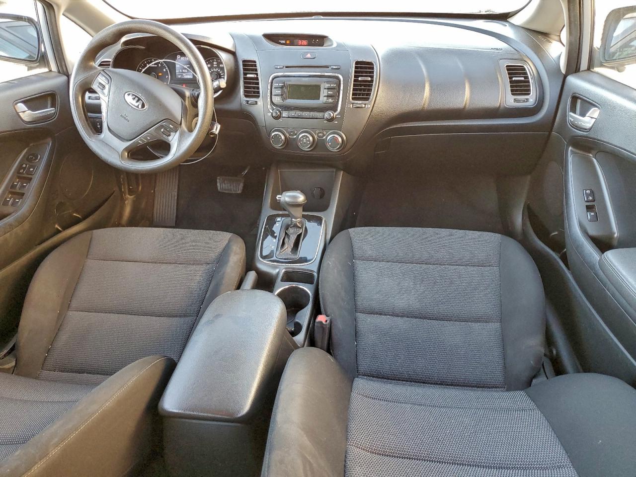 2017 KIA FORTE LX photo 8