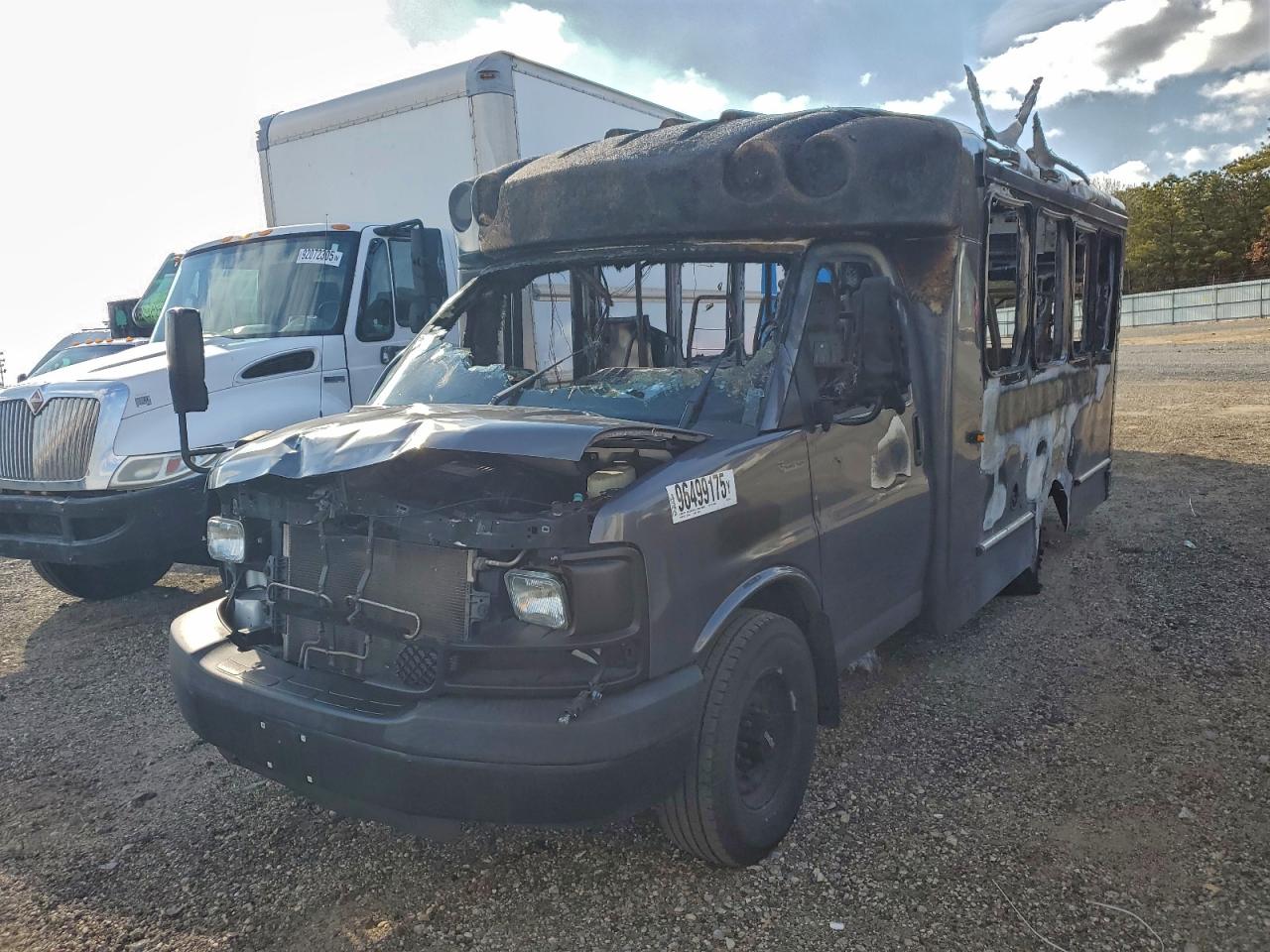 2016 CHEVROLET EXPRESS G3500 photo 2