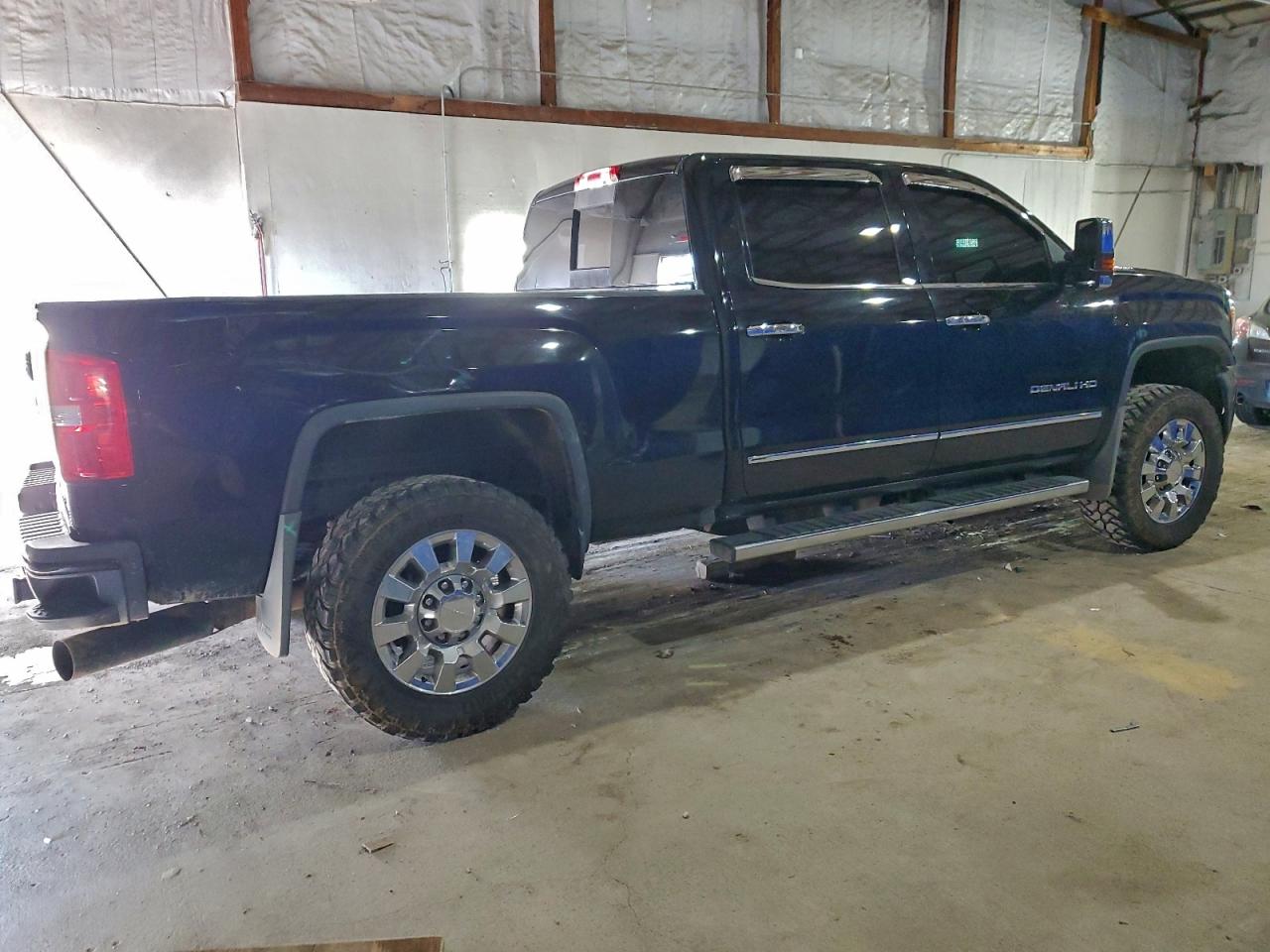 2017 GMC SIERRA K2500 DENALI photo 3