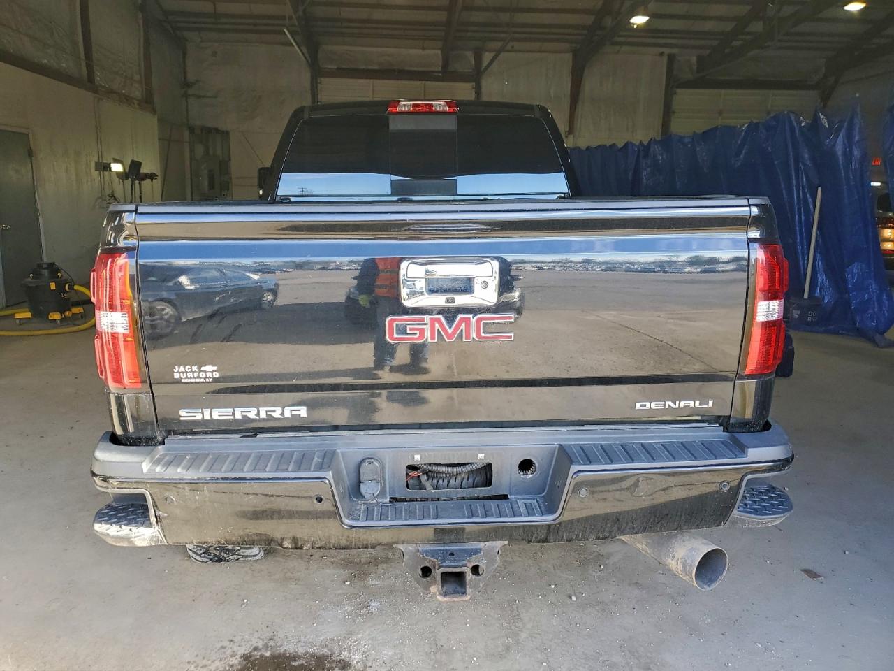 2017 GMC SIERRA K2500 DENALI photo 6