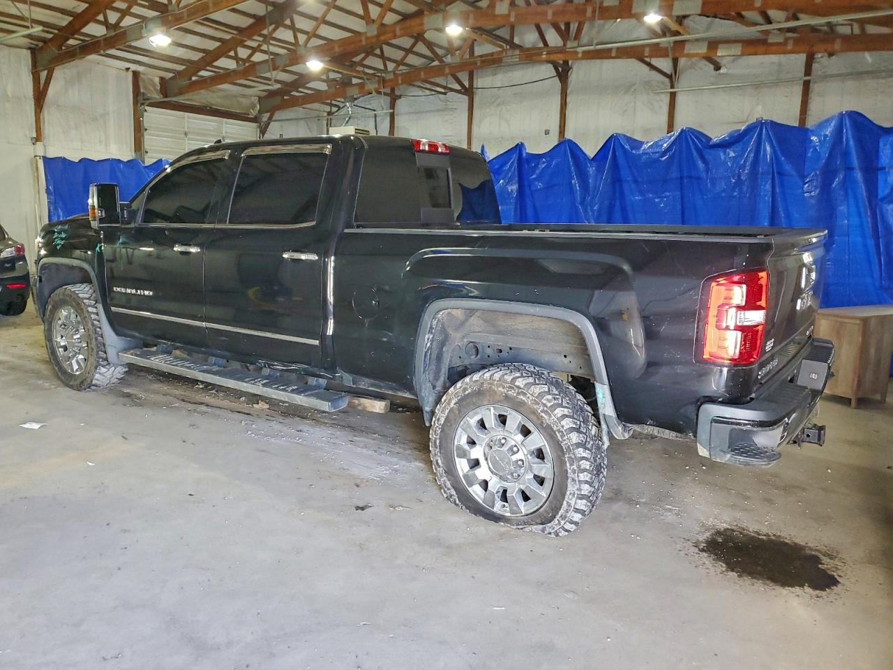 2017 GMC SIERRA K2500 DENALI photo 2