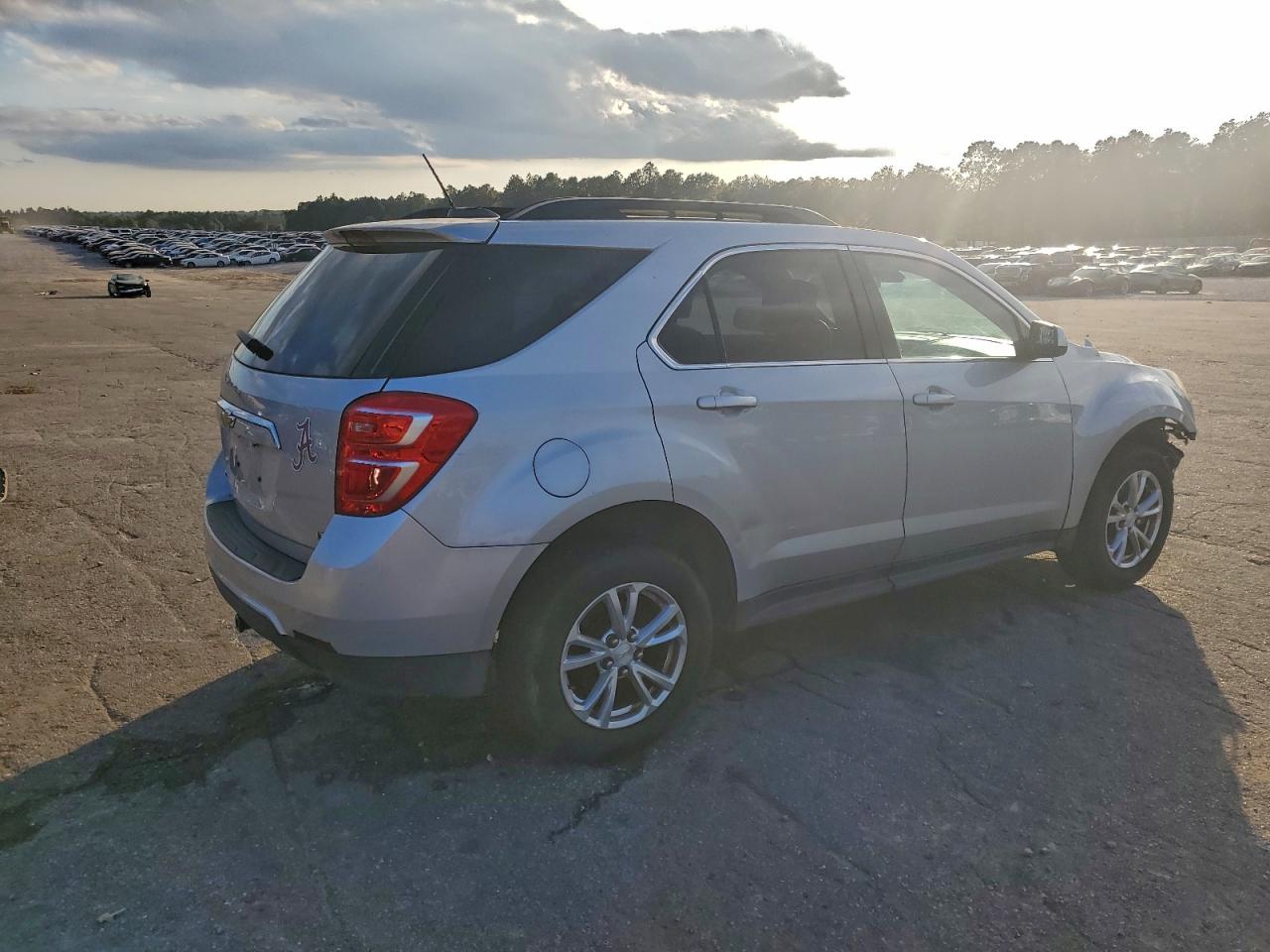 2017 CHEVROLET EQUINOX LT photo 3
