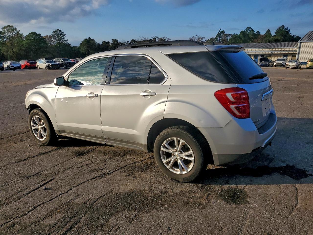 2017 CHEVROLET EQUINOX LT photo 2