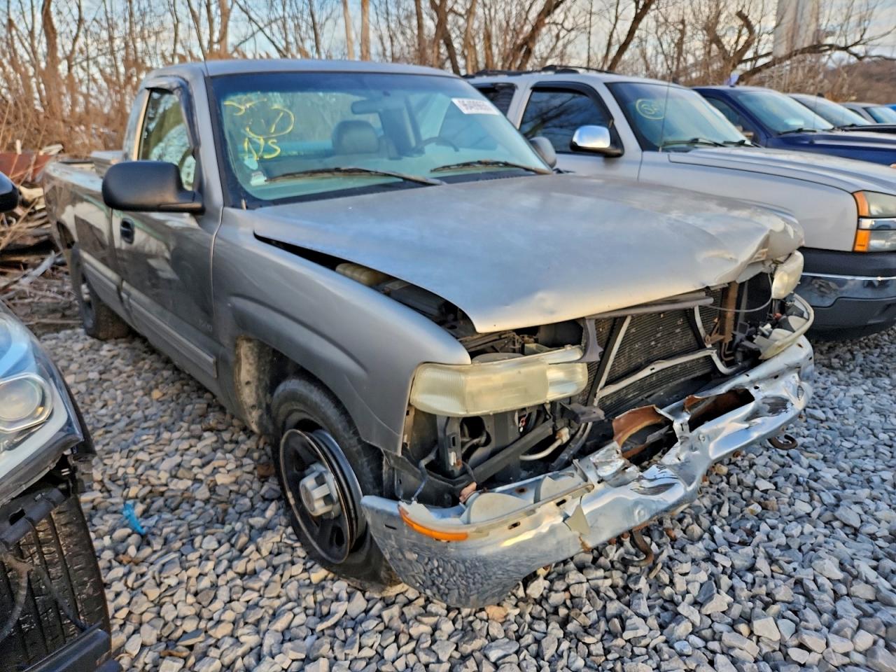 2002 CHEVROLET SILVERADO C1500 photo 4