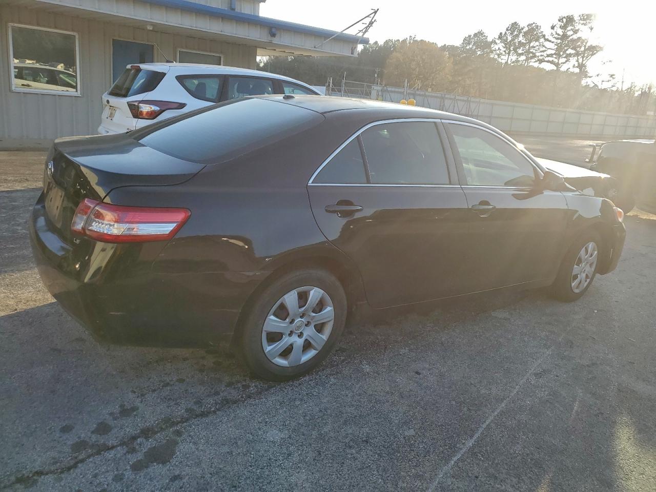 2011 TOYOTA CAMRY BASE photo 3