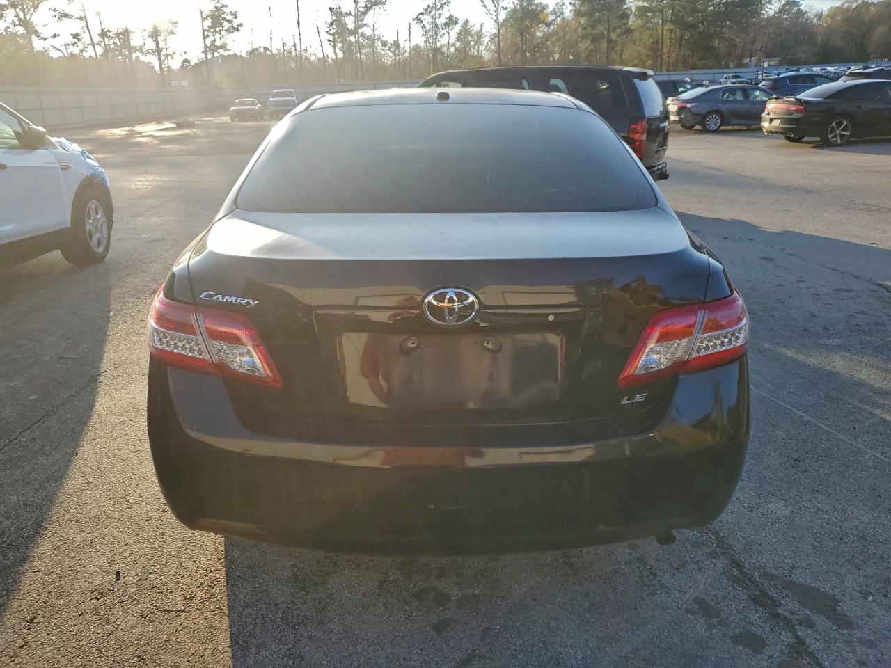 2011 TOYOTA CAMRY BASE photo 6