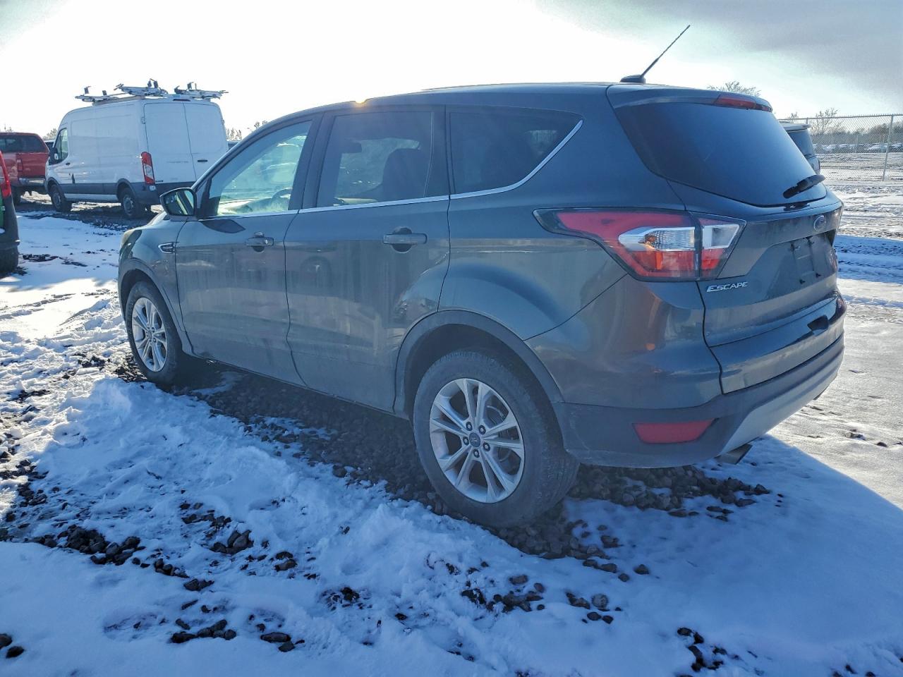 2017 FORD ESCAPE SE photo 2