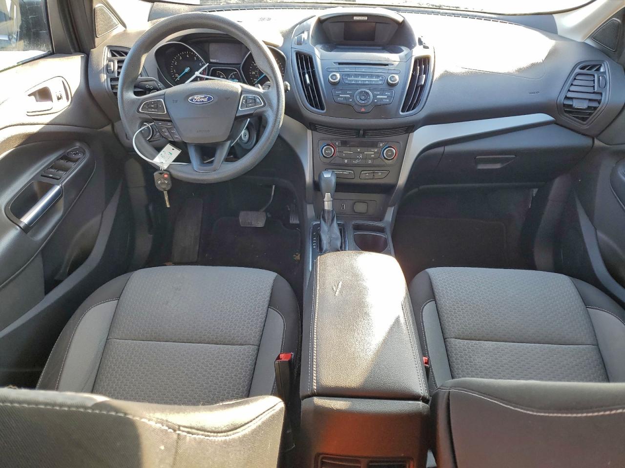 2017 FORD ESCAPE SE photo 8