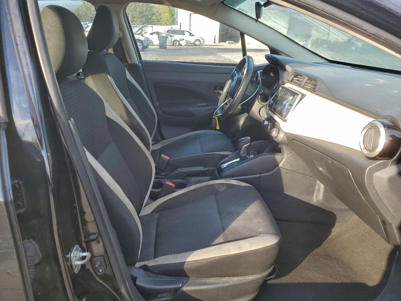 2021 NISSAN VERSA SV photo 7
