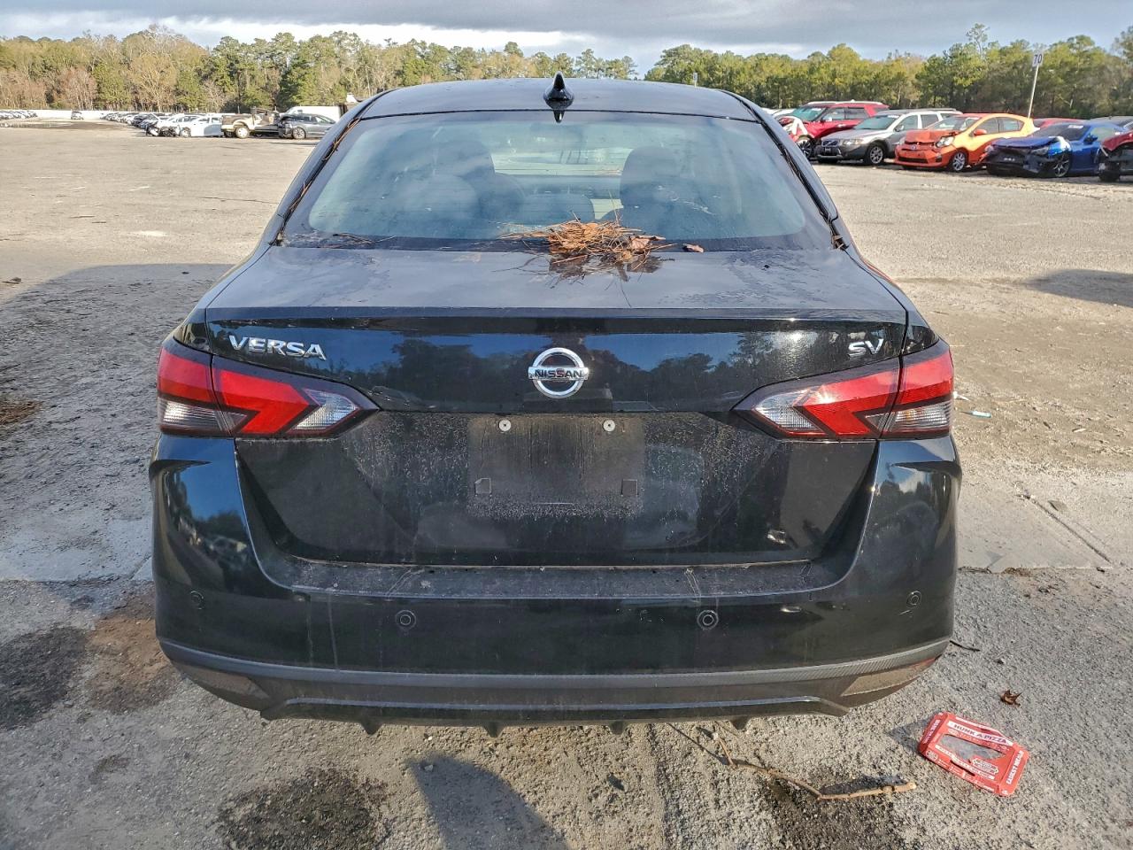 2021 NISSAN VERSA SV photo 6