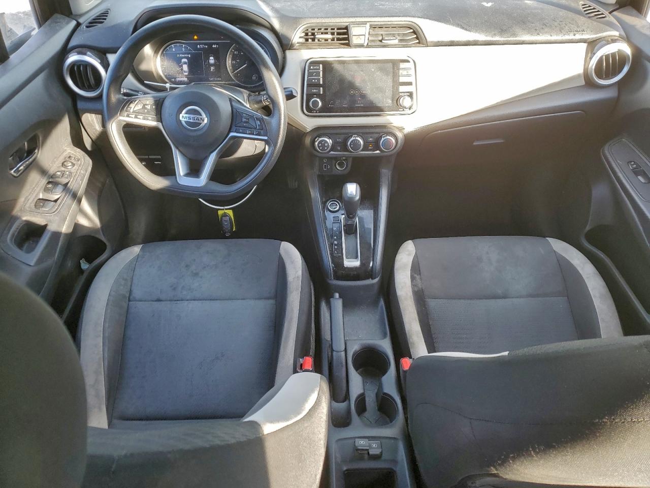 2021 NISSAN VERSA SV photo 8