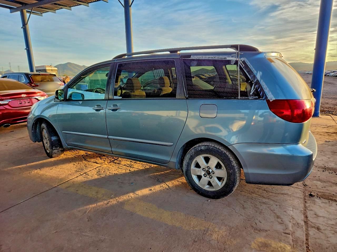 2007 TOYOTA SIENNA CE photo 2