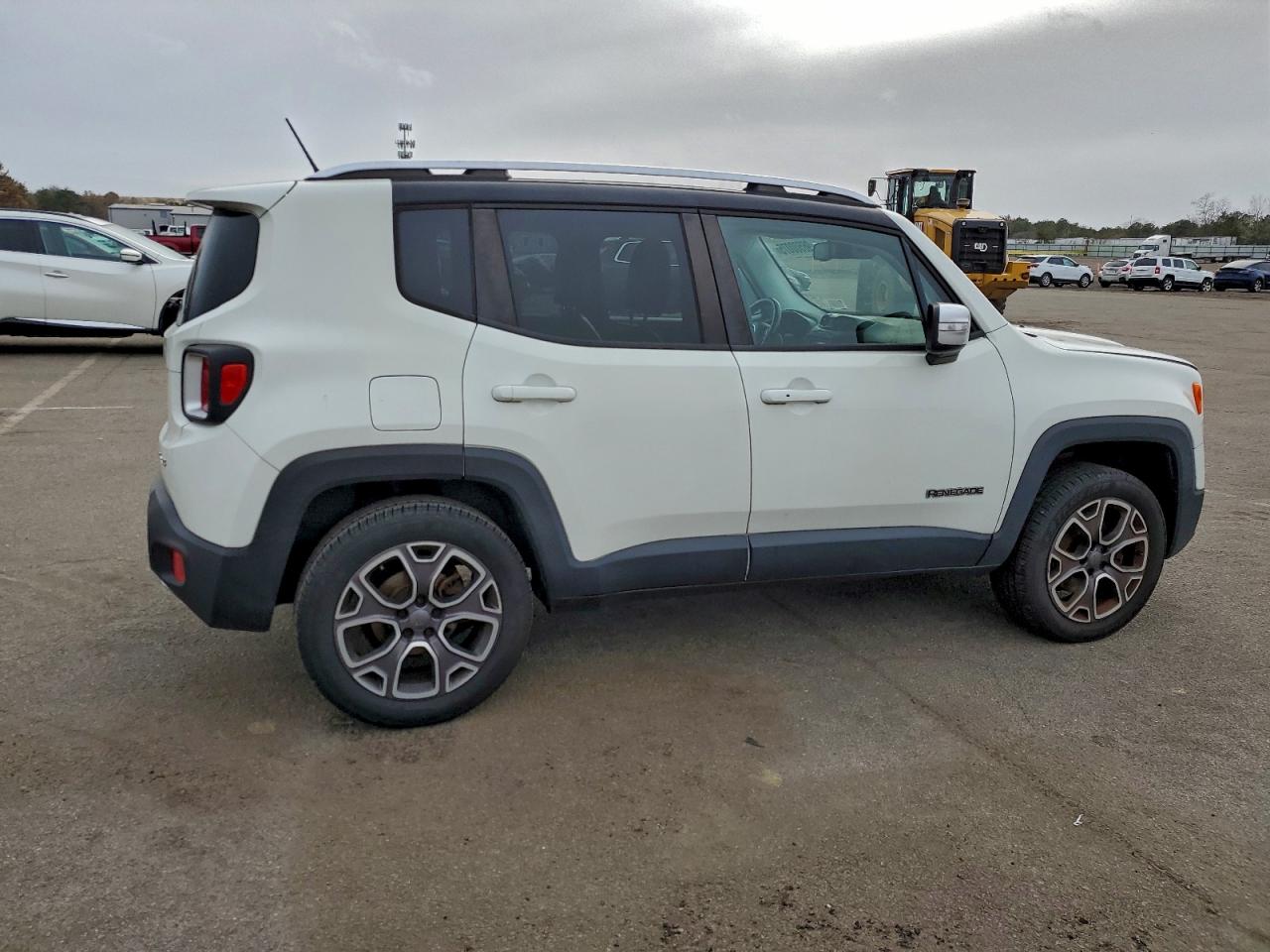 2015 JEEP RENEGADE LIMITED photo 3
