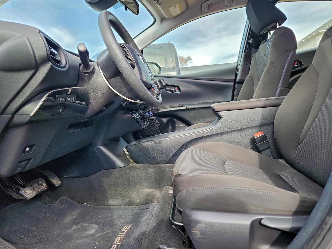 2019 TOYOTA PRIUS photo 7
