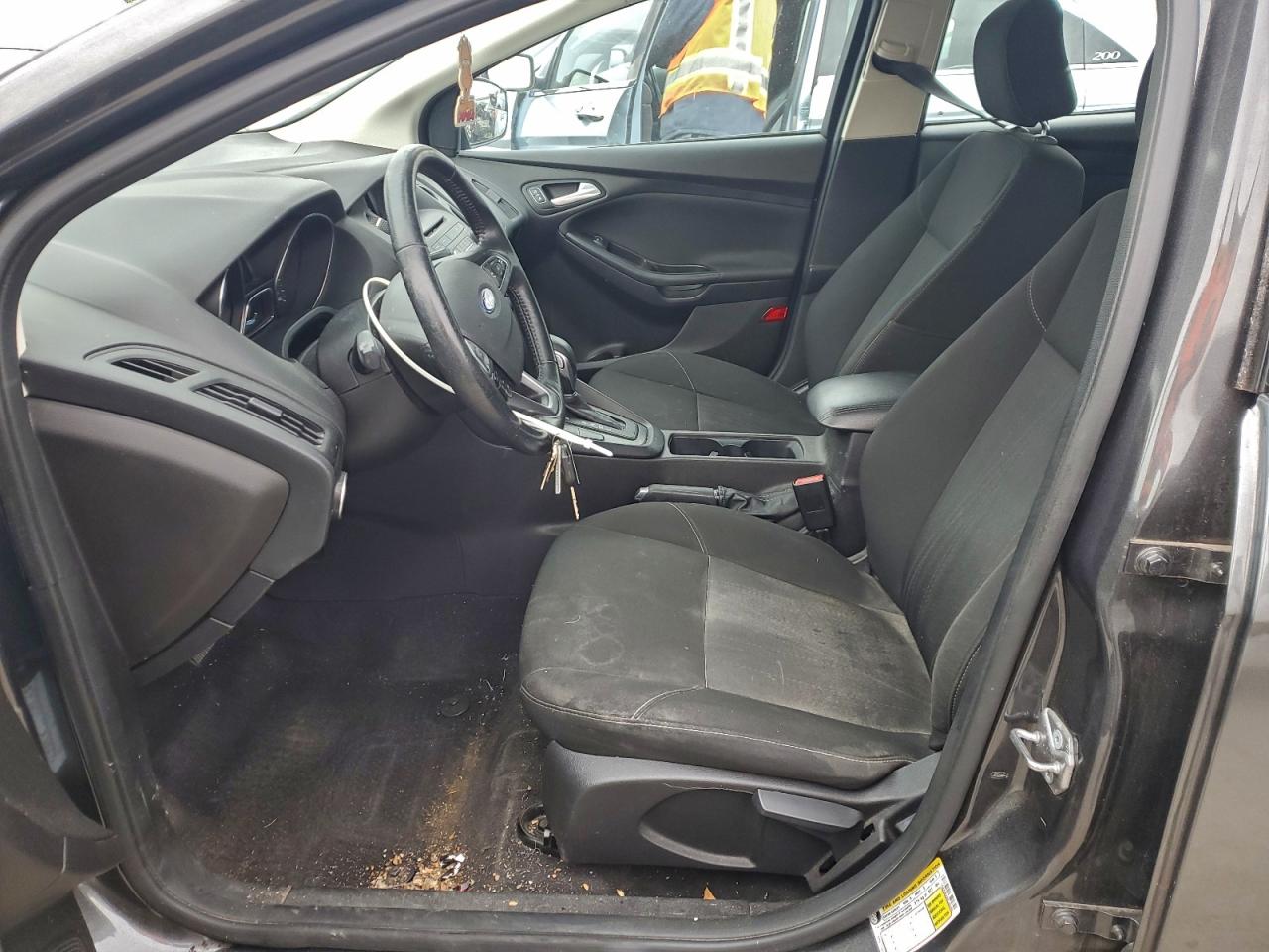 2017 FORD FOCUS SE photo 7