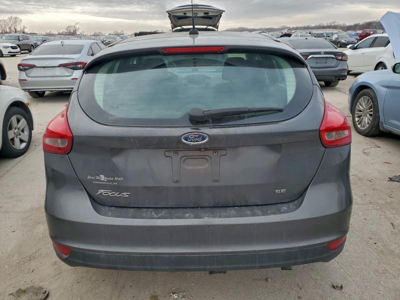 2017 FORD FOCUS SE photo 6