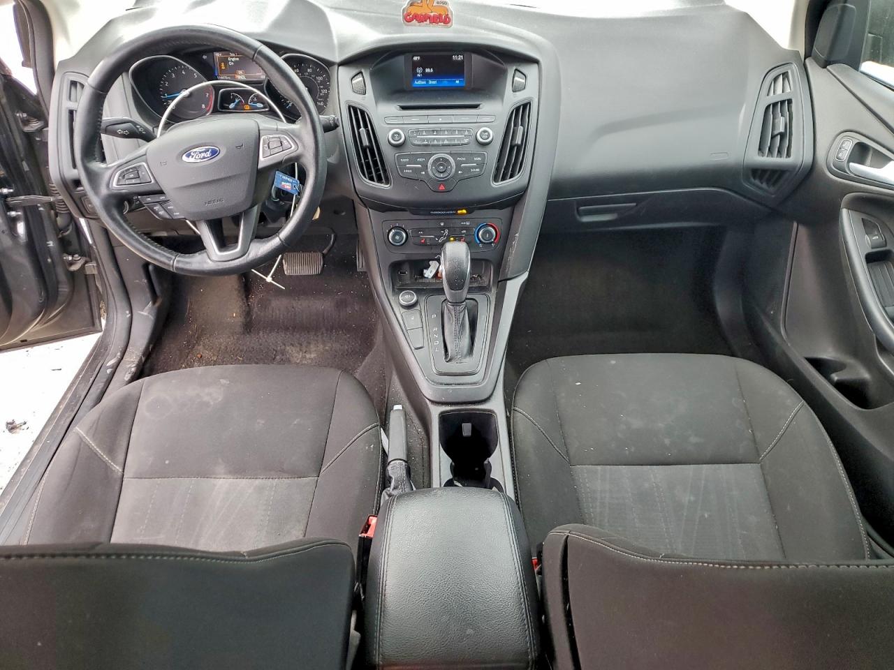 2017 FORD FOCUS SE photo 8