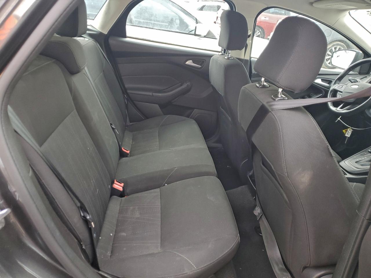 2017 FORD FOCUS SE photo 10