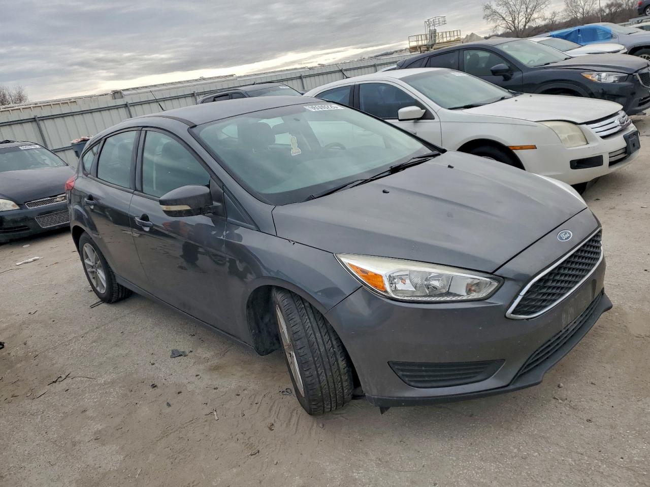 2017 FORD FOCUS SE photo 4