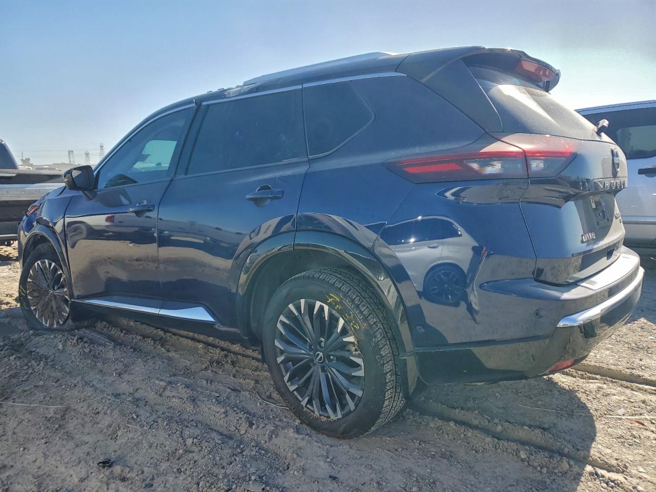 2024 NISSAN ROGUE PLATINUM photo 2