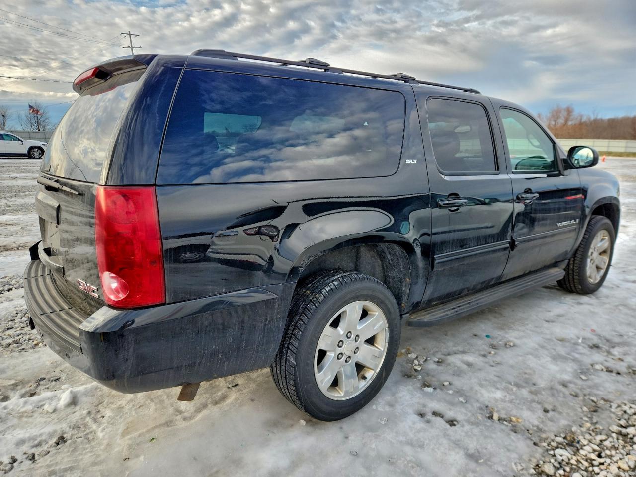 2009 GMC YUKON XL K1500 SLT photo 3