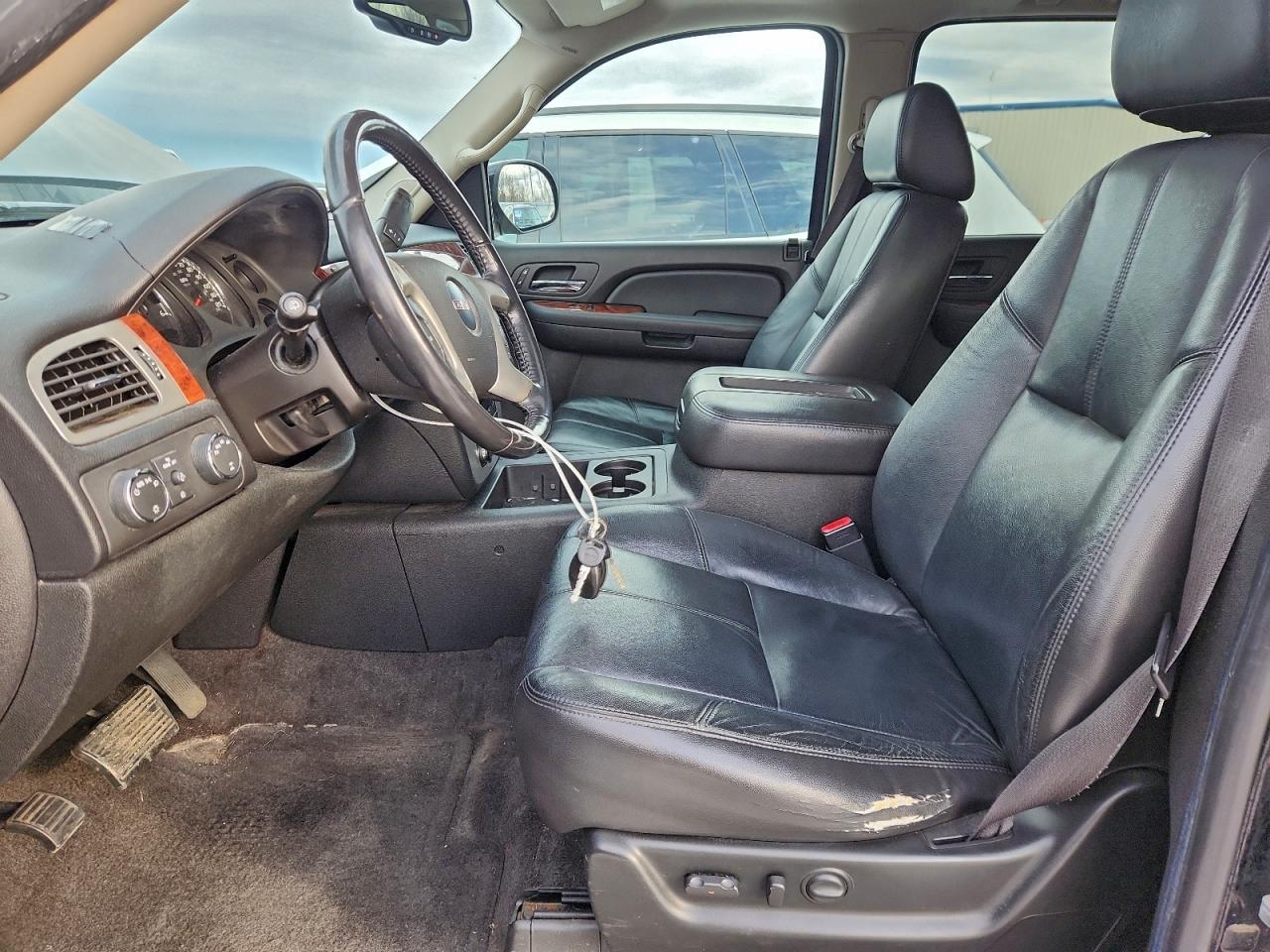 2009 GMC YUKON XL K1500 SLT photo 7