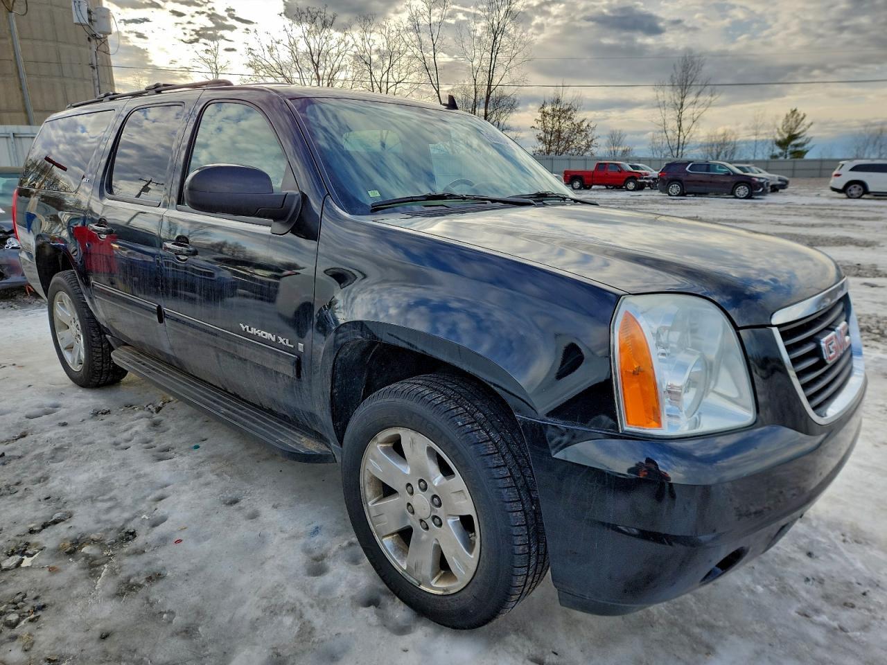 2009 GMC YUKON XL K1500 SLT photo 4