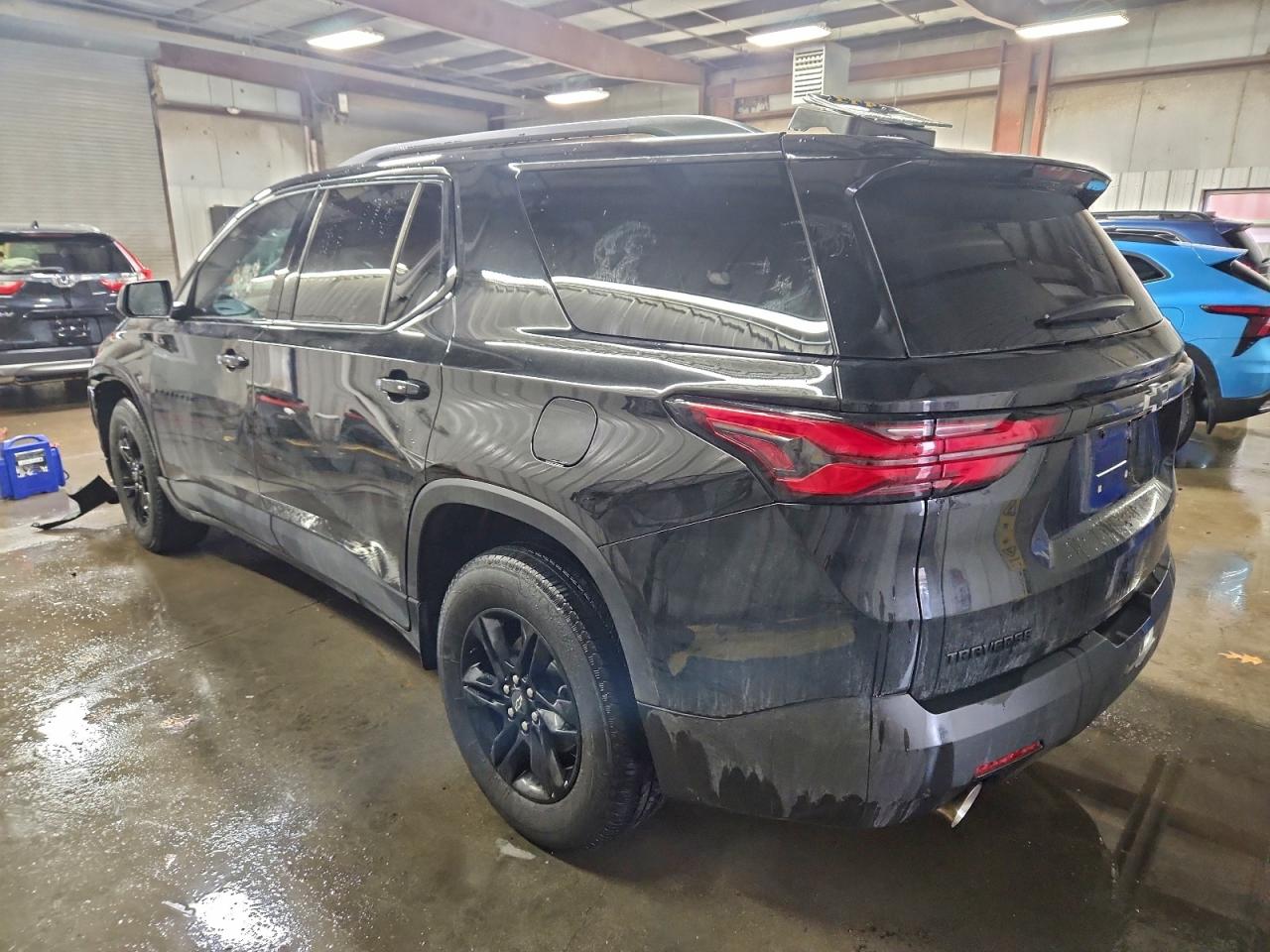 2023 CHEVROLET TRAVERSE LS photo 2