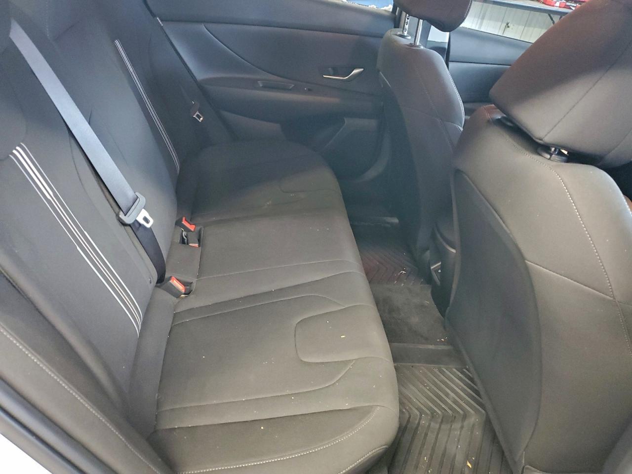 2024 HYUNDAI ELANTRA SEL photo 10