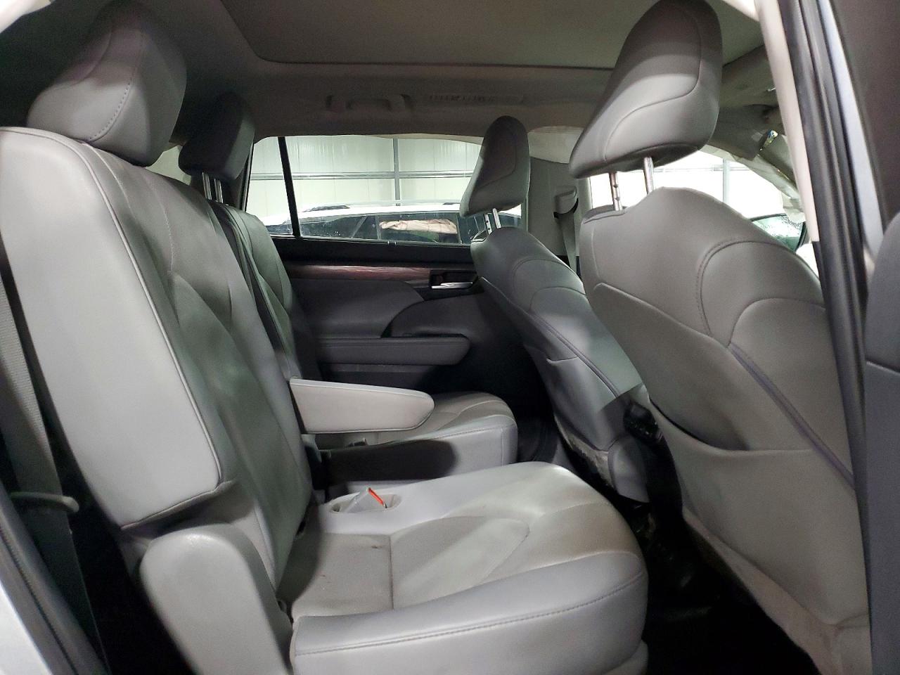 2020 TOYOTA HIGHLANDER PLATINUM photo 11