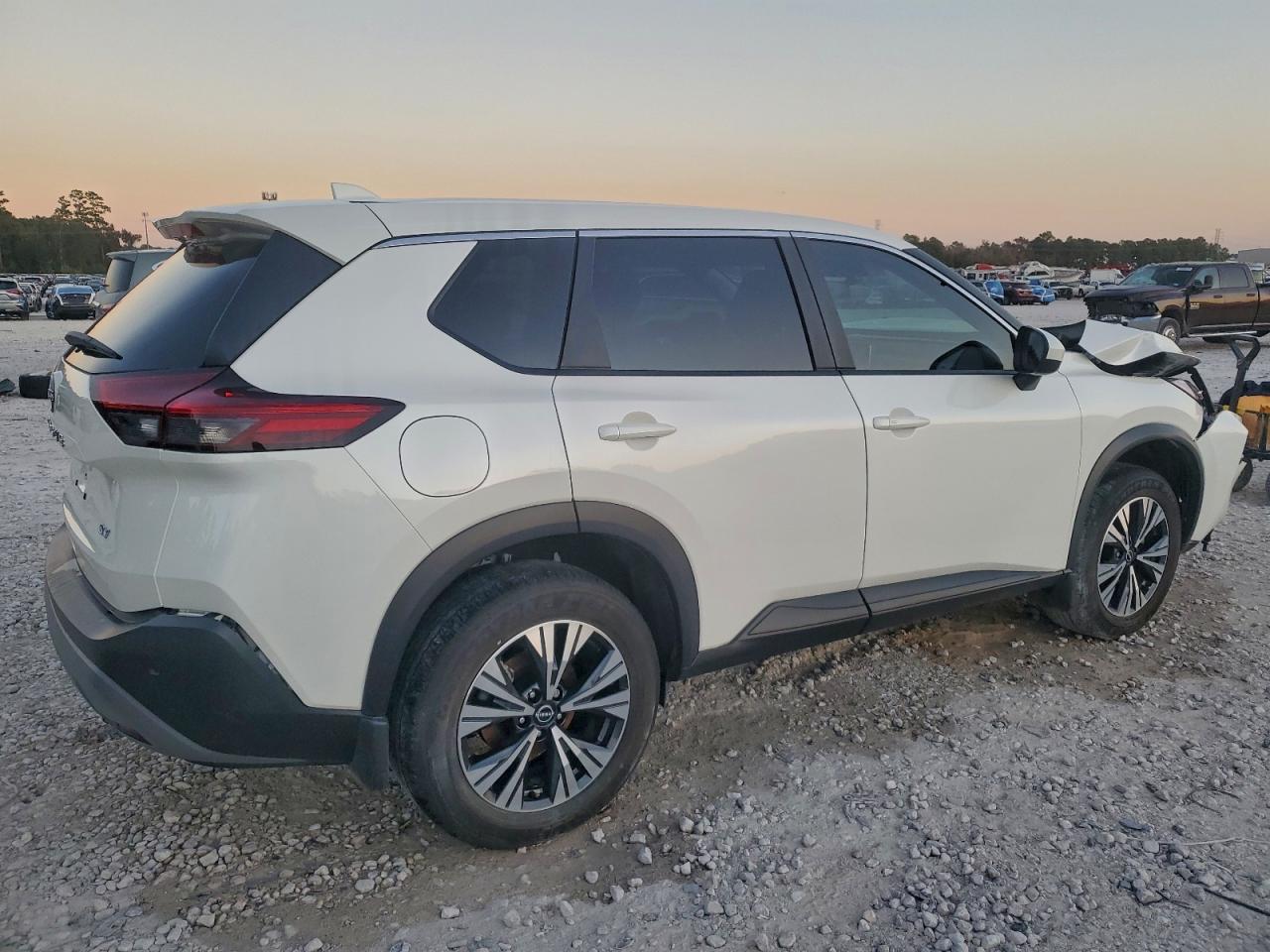 2023 NISSAN ROGUE SV photo 3