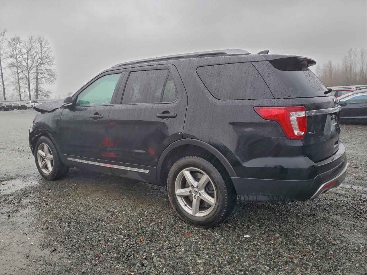 2017 FORD EXPLORER XLT photo 2