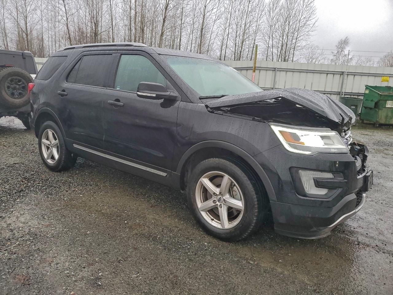 2017 FORD EXPLORER XLT photo 4