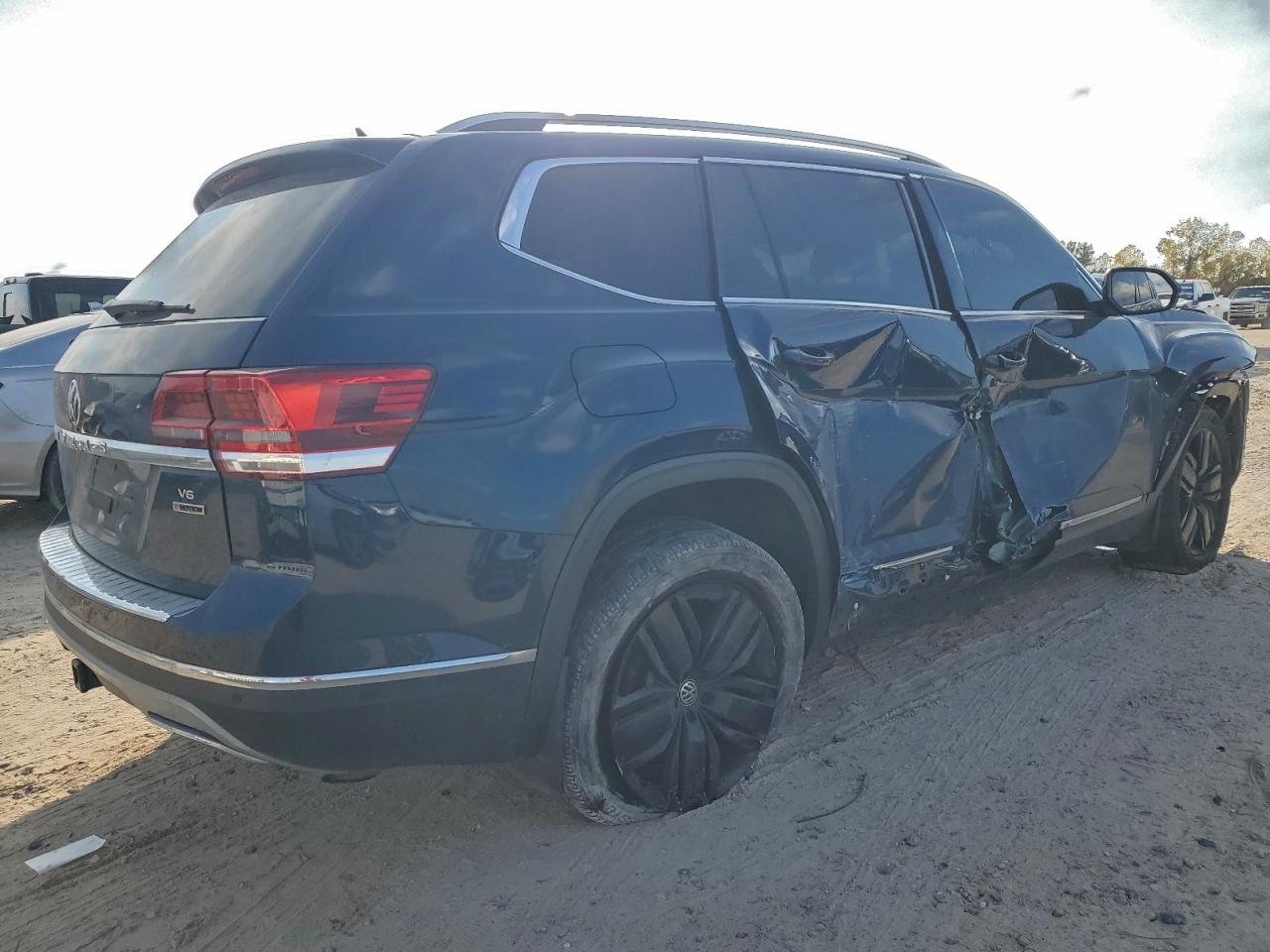 2018 VOLKSWAGEN ATLAS SEL PREMIUM photo 3