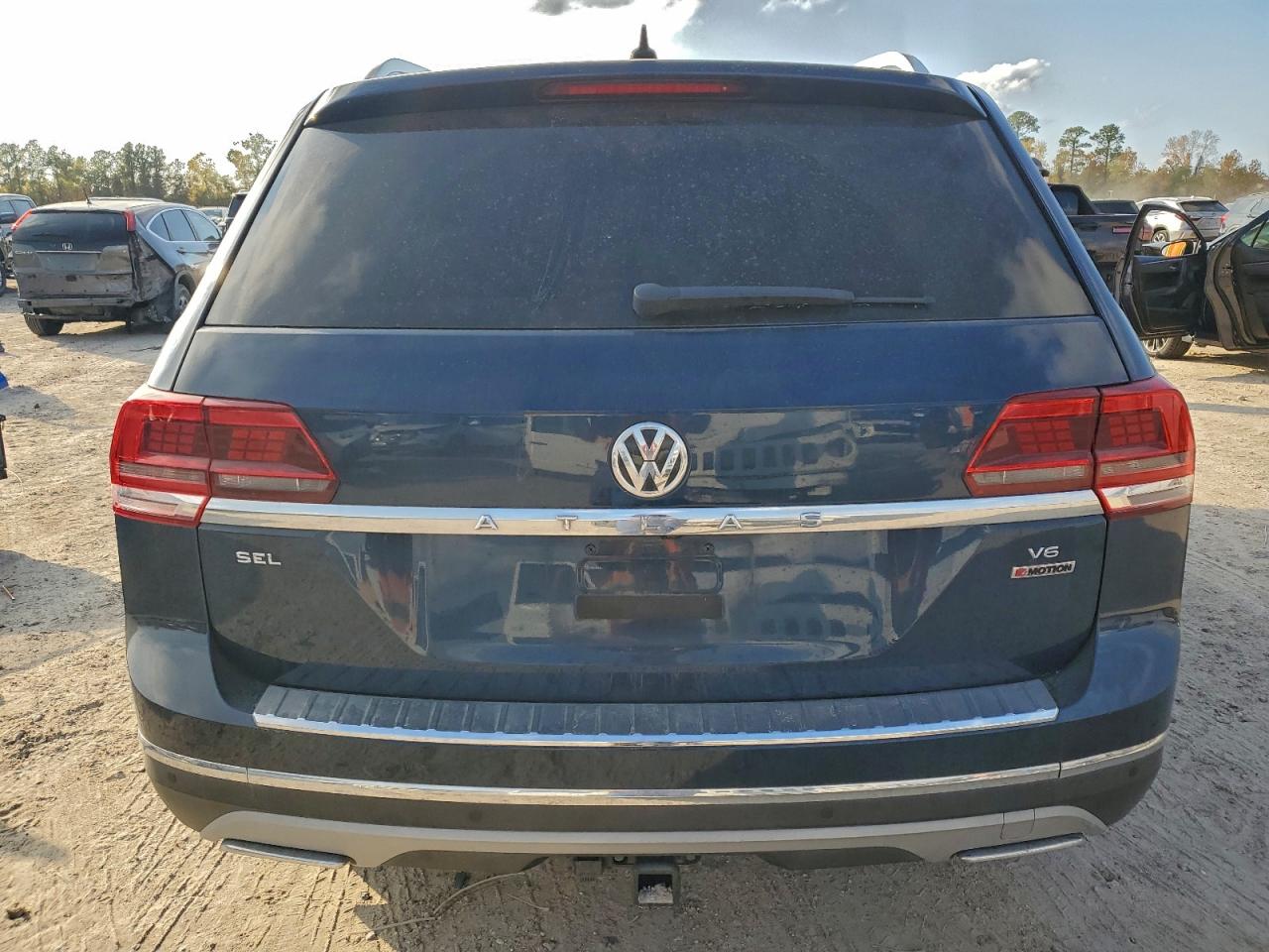 2018 VOLKSWAGEN ATLAS SEL PREMIUM photo 6