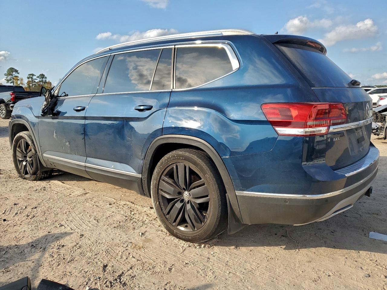 2018 VOLKSWAGEN ATLAS SEL PREMIUM photo 2