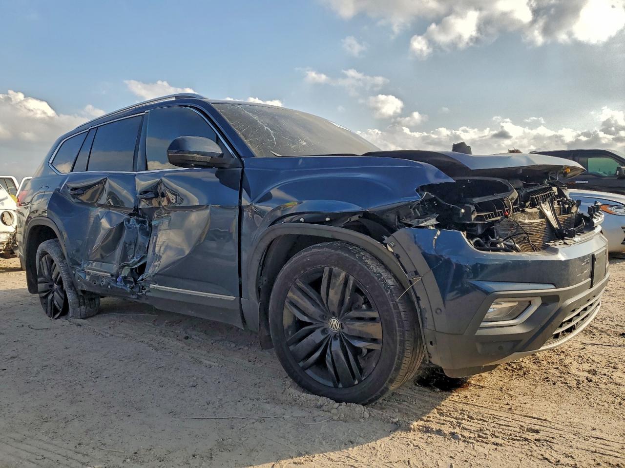 2018 VOLKSWAGEN ATLAS SEL PREMIUM photo 4
