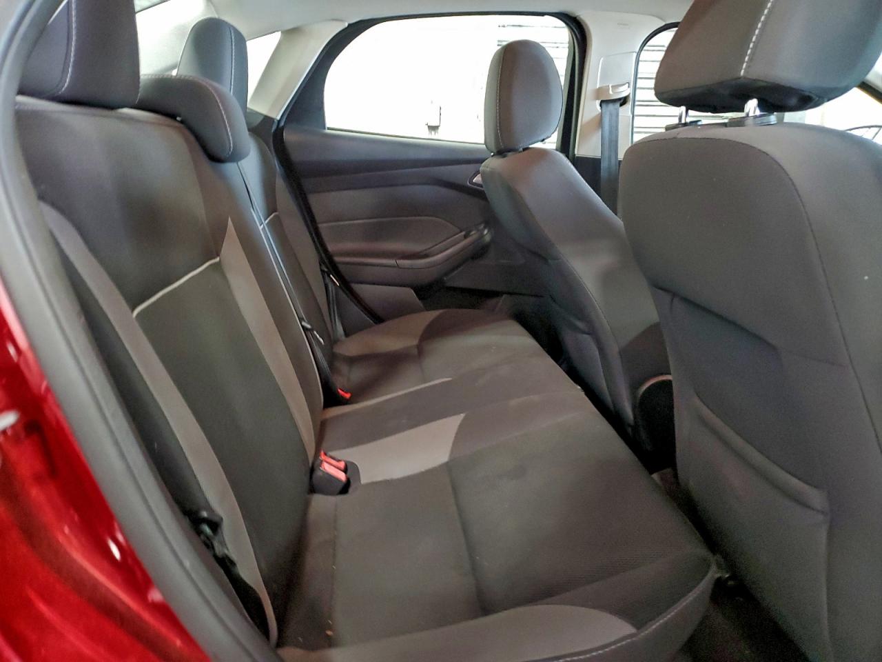 2014 FORD FOCUS SE photo 19