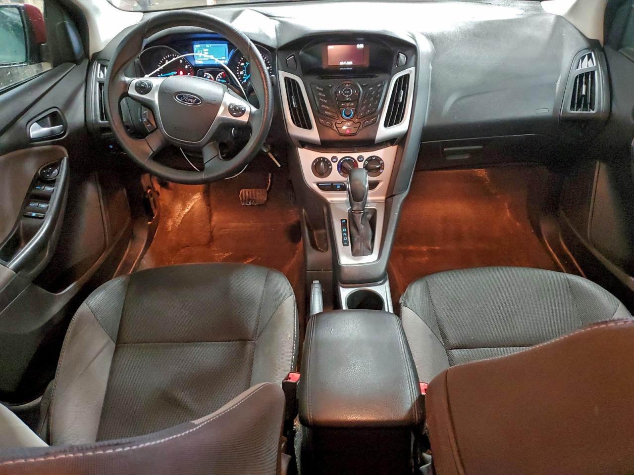 2014 FORD FOCUS SE photo 15