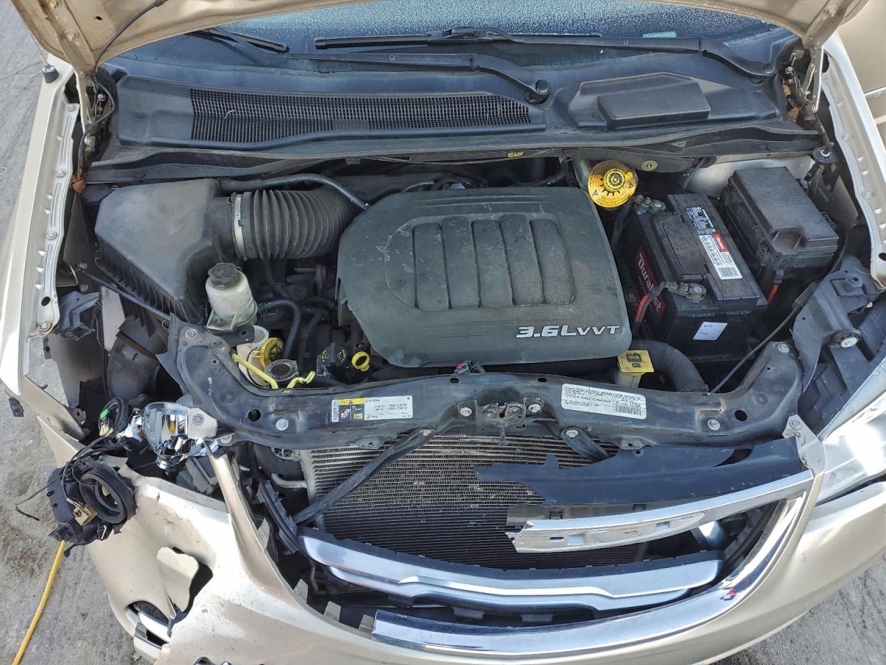 2015 CHRYSLER TOWN & COUNTRY TOURING photo 12