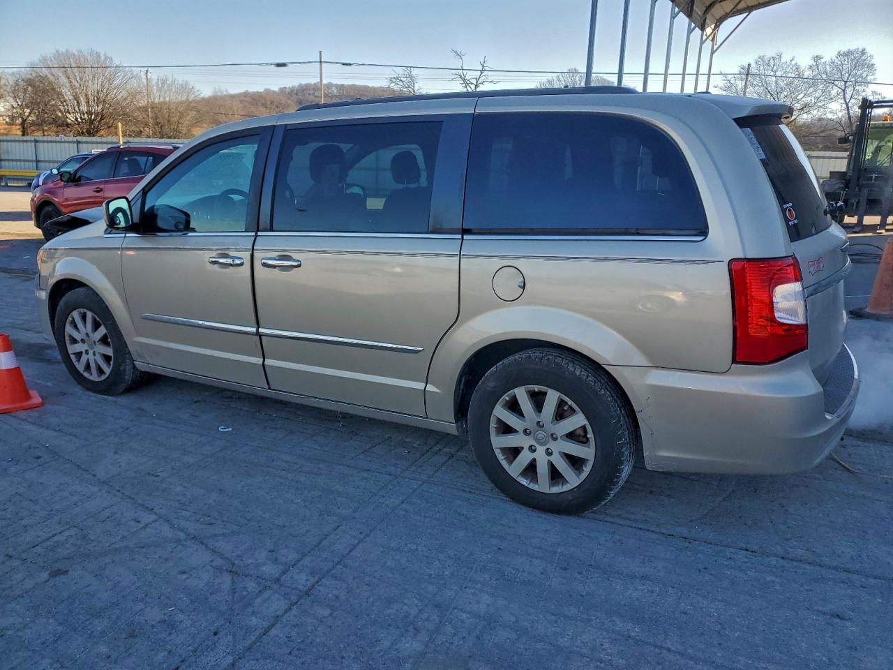 2015 CHRYSLER TOWN & COUNTRY TOURING photo 2