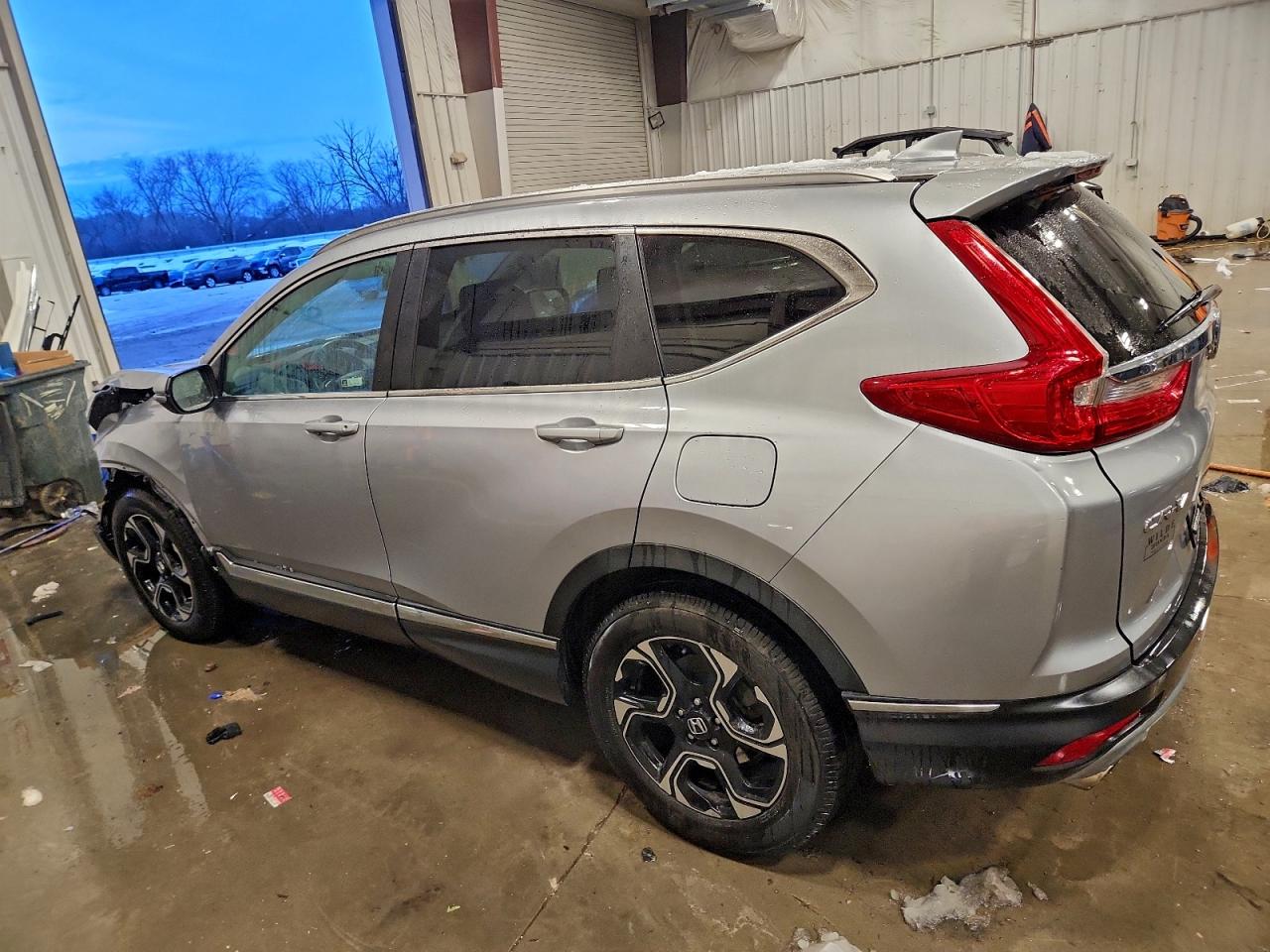 2018 HONDA CR-V TOURING photo 2