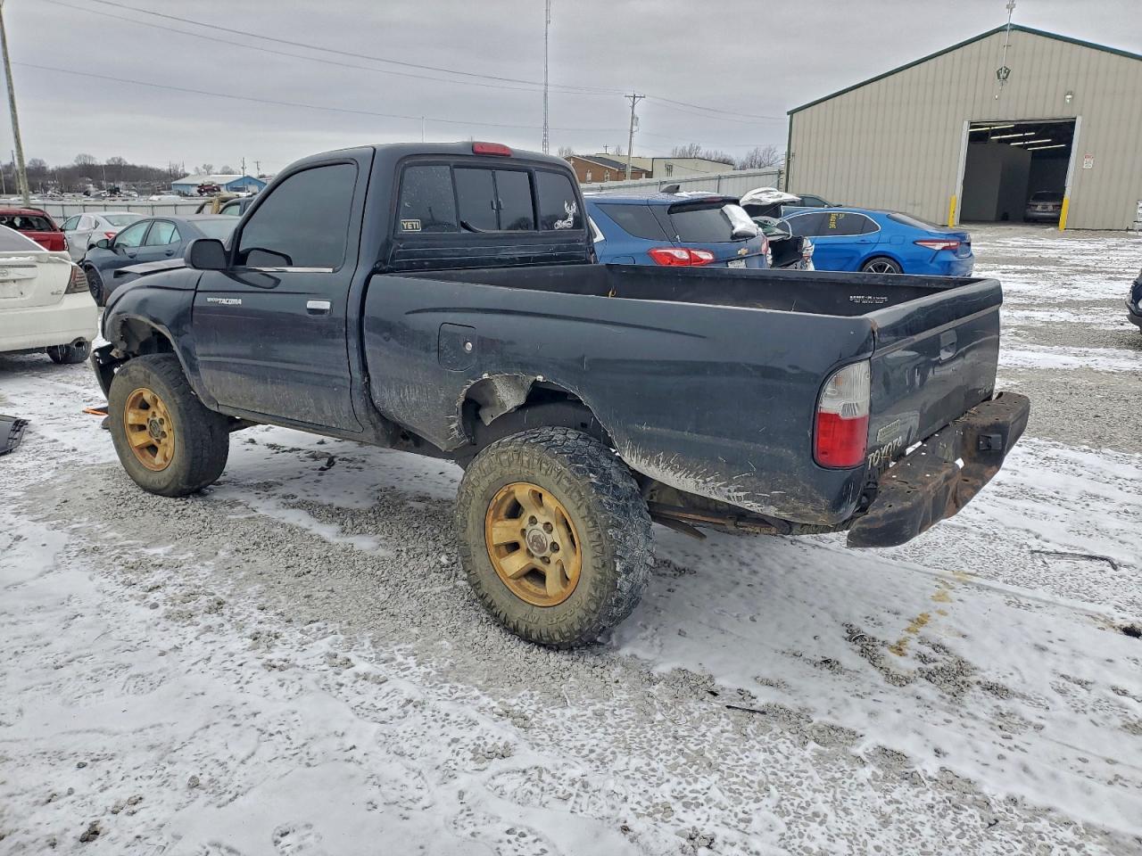 2000 TOYOTA TACOMA photo 2