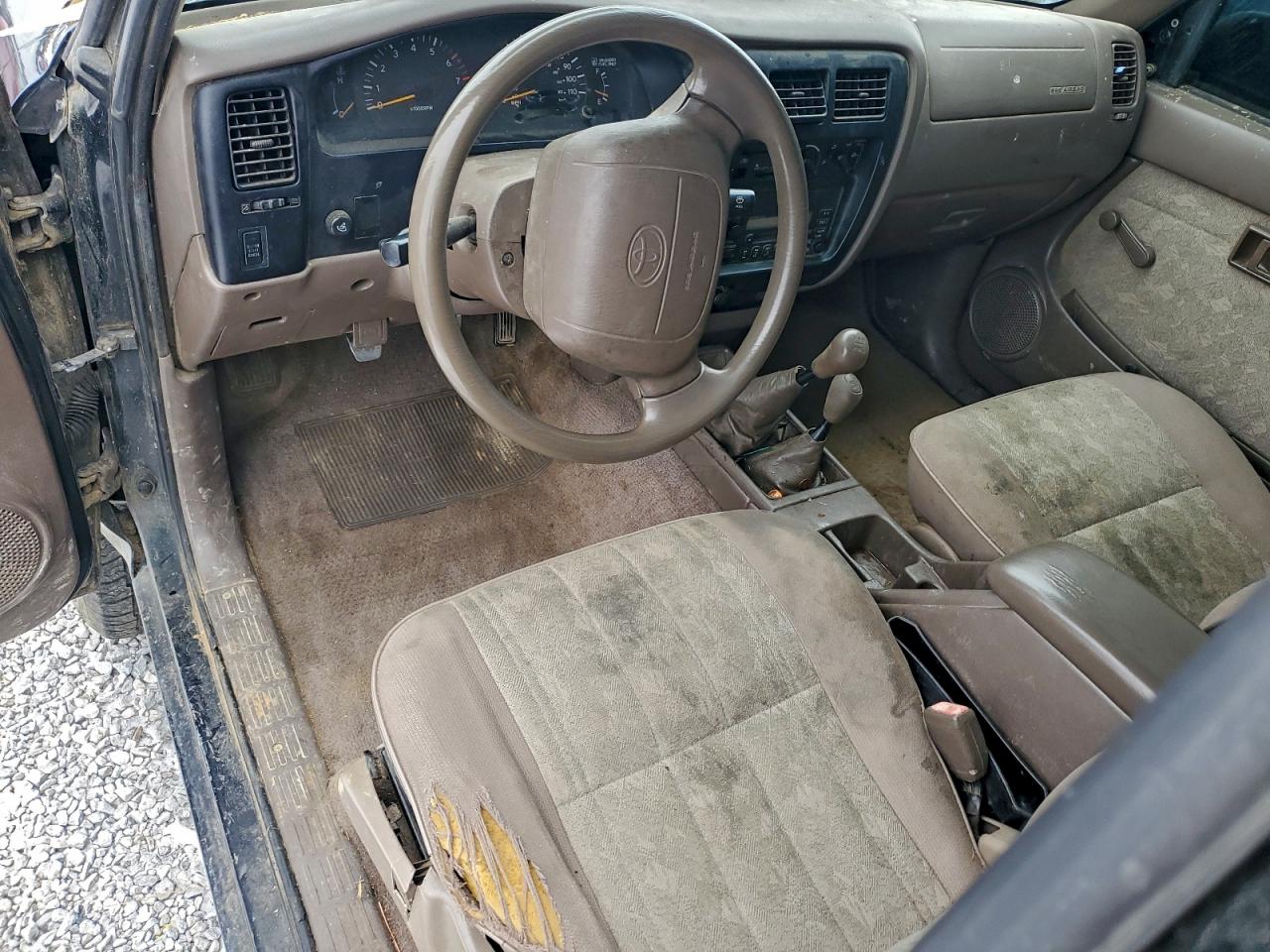 2000 TOYOTA TACOMA photo 8