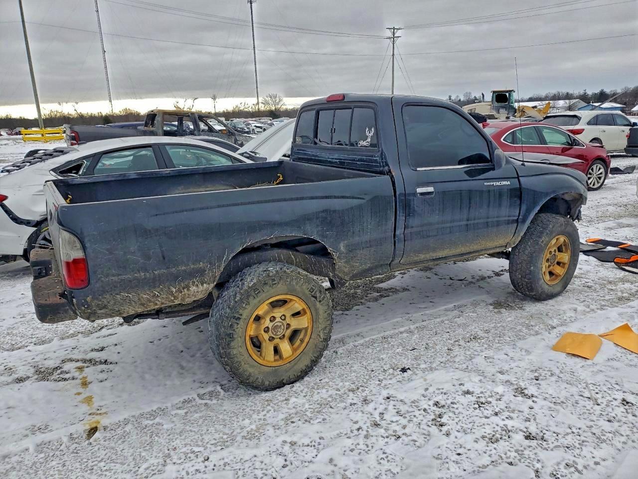 2000 TOYOTA TACOMA photo 3