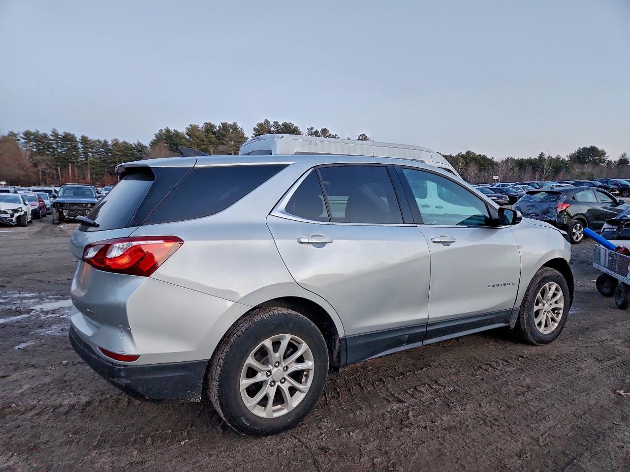 2018 CHEVROLET EQUINOX LT photo 3