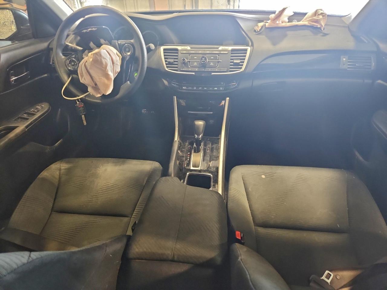 2017 HONDA ACCORD LX photo 8