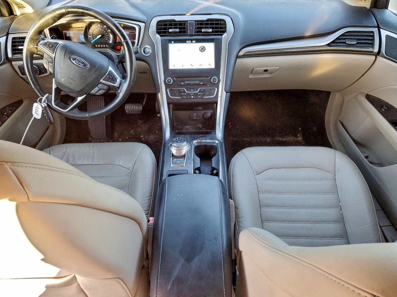 2017 FORD FUSION SE photo 8