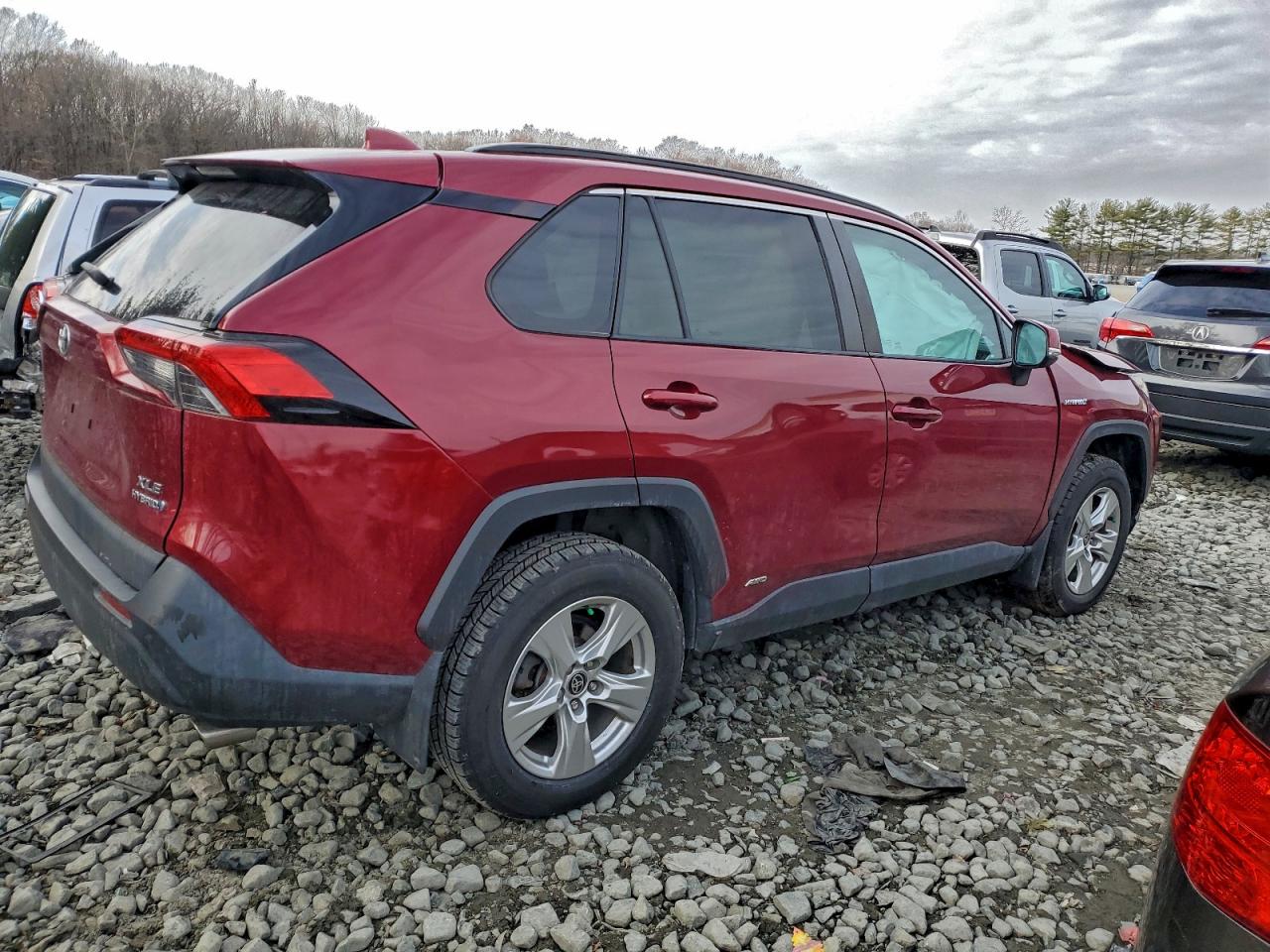 2021 TOYOTA RAV4 XLE photo 3