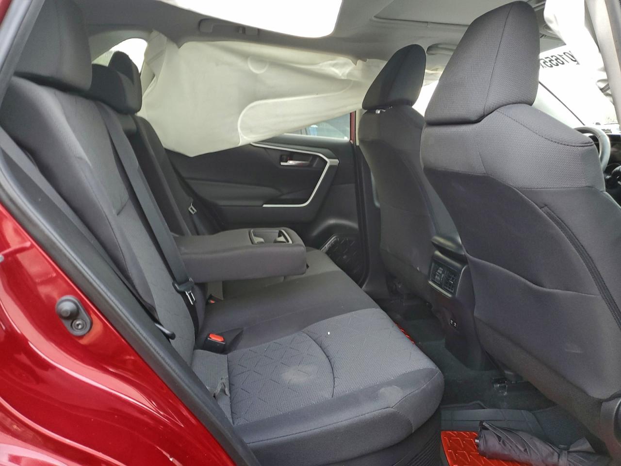 2021 TOYOTA RAV4 XLE photo 10